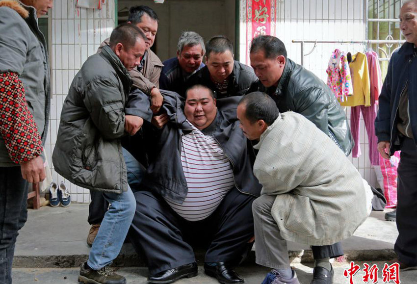 ‘中??? ??’ 520kg 男, ?? 7? ??? ??
