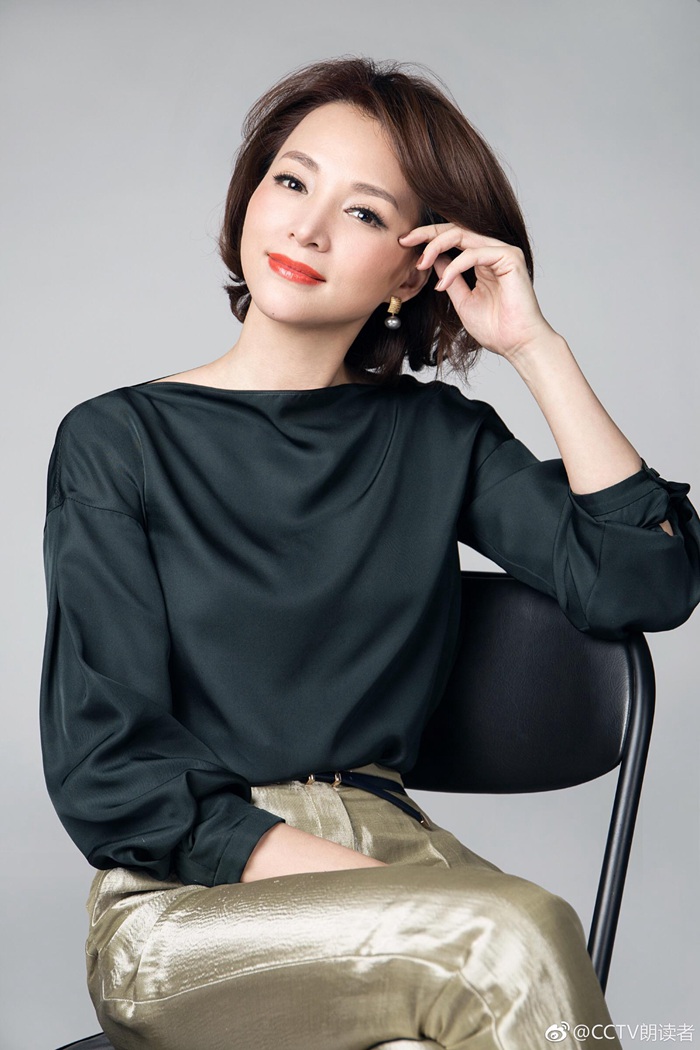 ??(董卿)? 2002? ?? ?????? ????. ?? ‘??????(中國詩詞大會)’, ‘?????(我要上春晚)’, ‘???(朗讀者)’ ? ???? ??? ??? ??? ???? ???? ?? ??, ?? ??? ??? ????.