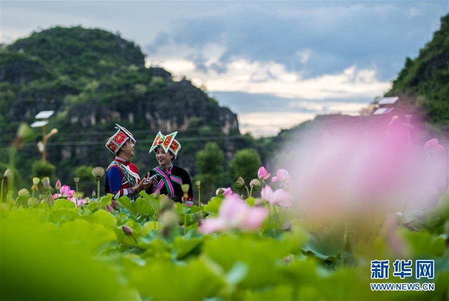 ??(壯族) ?? ????(彭紹英), ????(錢(qián)星美, ??) ?? ?? ????? ?? ????(普者黑) ??????? ???. [?? ??: ???]