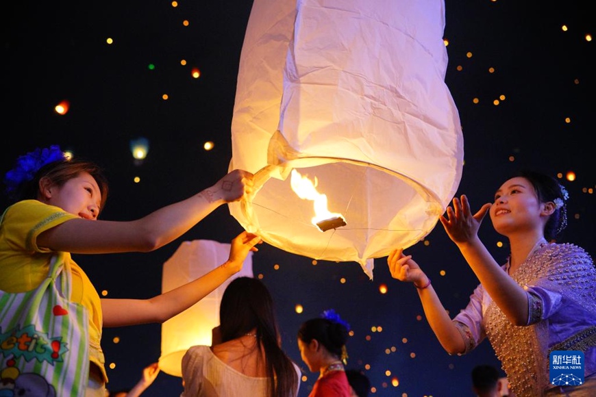 13? ?, ???? ??? ??(瀾滄)? ???? ???(孔明燈: ??)? ??? ??. [4? 13? ??/?? ??: ???]