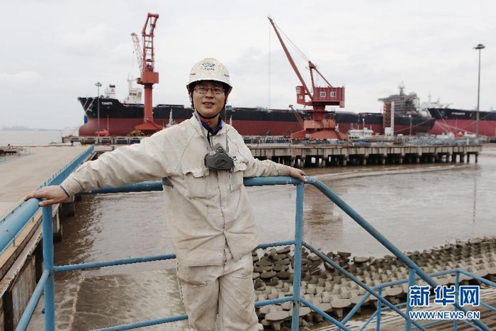 ?? 35?, ?18? ??? ???? ???(上海) ??????(外高橋)?????? ???? ???? ??? ??(洪剛) ?? ???? ?? ??????. 